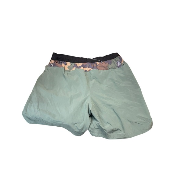 Chubbies Mens Swim Trunks Size M Green Camo New Shorts Casual EUC Flat Front - Picture 1 of 5